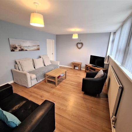 3 Bedroom Apartment Coventry - Hosted By Coventry Accommodation Bagian luar foto