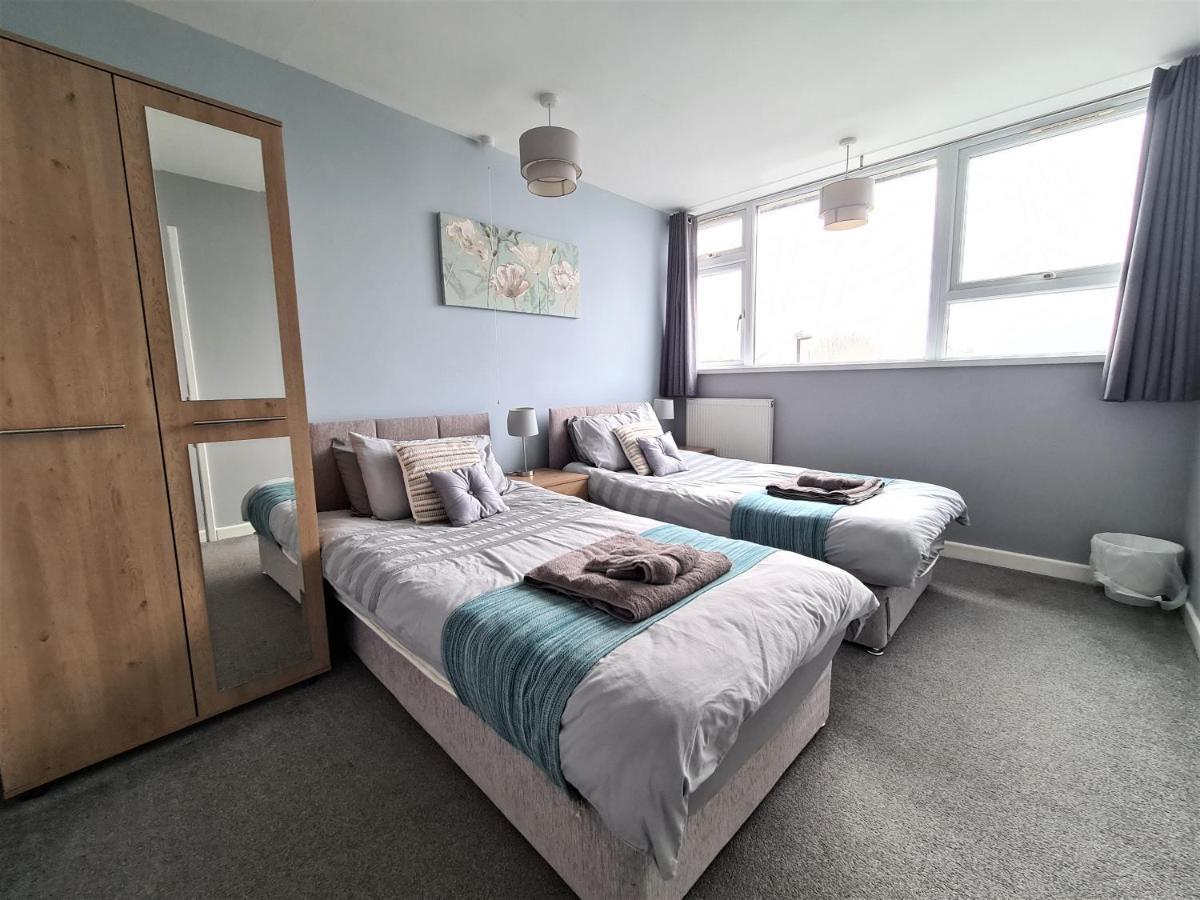3 Bedroom Apartment Coventry - Hosted By Coventry Accommodation Bagian luar foto