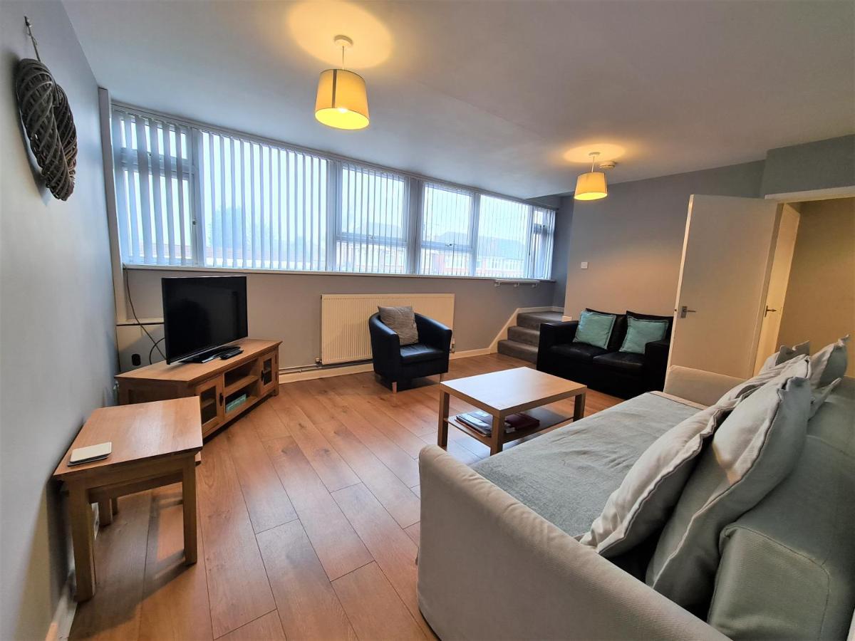 3 Bedroom Apartment Coventry - Hosted By Coventry Accommodation Bagian luar foto