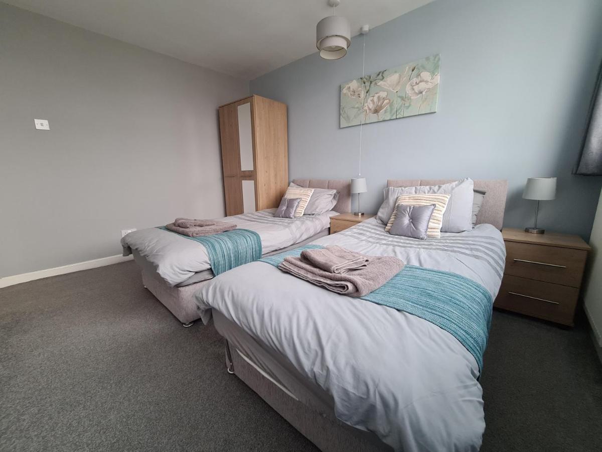 3 Bedroom Apartment Coventry - Hosted By Coventry Accommodation Bagian luar foto